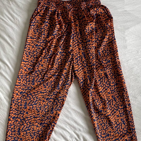 PrettyLittleThings Orange and Navy Blue Silk Matching Set - Picture 3 of 5